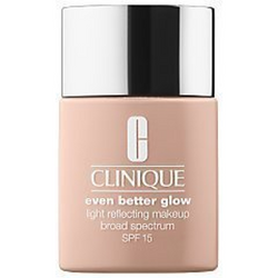 Clinique Even Better Glow Light Reflecting Makeup SPF 15 CN20 30 ml